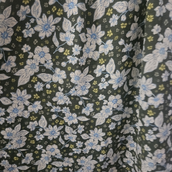 Monteau sz.M Floral olive green midi dress with front split and tie waist. - Picture 10 of 10